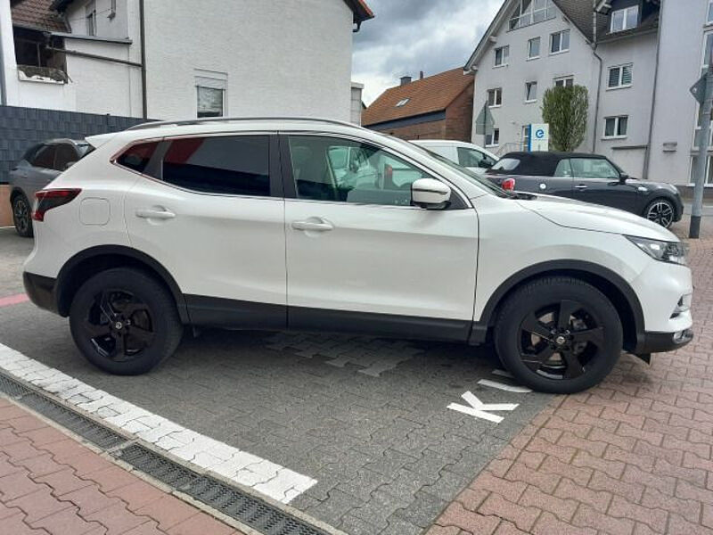 Nissan Qashqai N-Connecta°AUTO°PANO°NAVI°360°KAM°3.33%