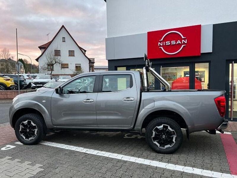 Nissan Navara NP300 Double Cab 4x4°AUTM°AHK°SITZH°KAMER