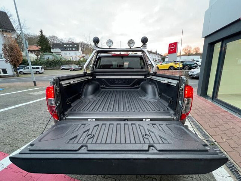 Nissan Navara NP300 Double Cab 4x4°AUTM°AHK°SITZH°KAMER