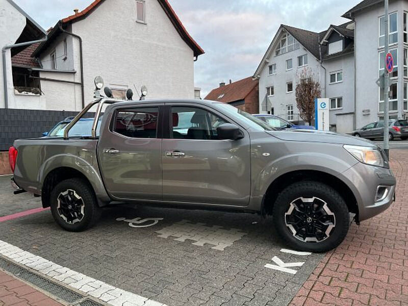 Nissan Navara NP300 Double Cab 4x4°AUTM°AHK°SITZH°KAMER